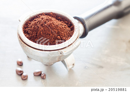 Coffee grind in group with coffee bean 20519881