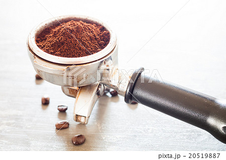 Coffee grind in group with coffee bean 20519887