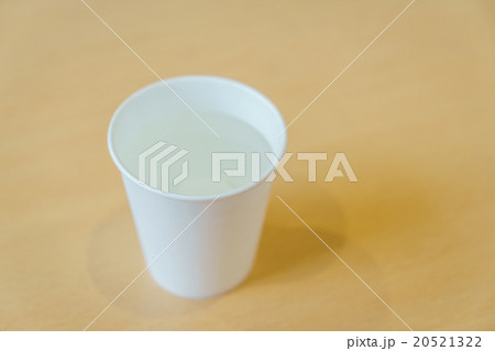 Water in paper cups Water in paper cups 20521322