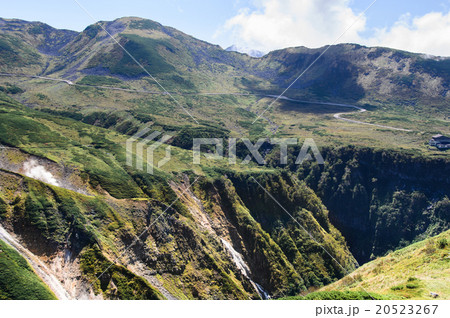 立山称名川渓谷を望む 20523267
