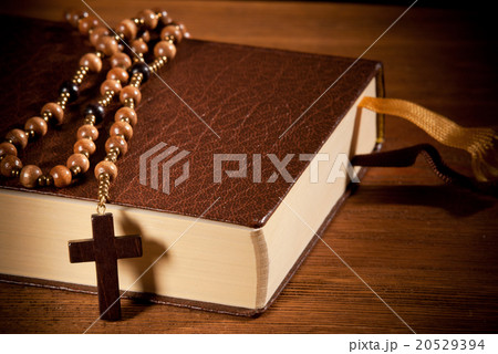 closed book with rosary 20529394