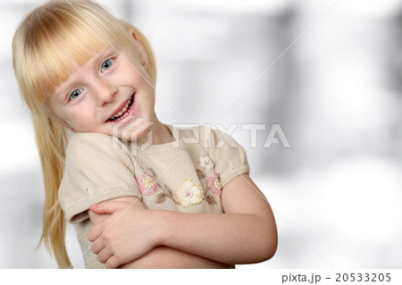 Cute blonde smiling little girl 20533205