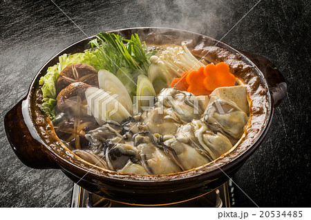 一般的な牡蠣の土手鍋 japanese Oyster Miso Hot Pot 一般的な牡蠣の土手鍋 japanese Oyster Miso Hot Pot 20534485