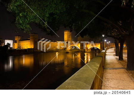 Nightview of Castelvecchio of Verona 20540645