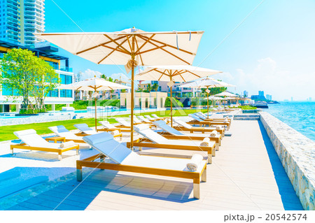 Hotel pool resort 20542574