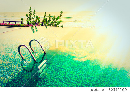 Swimming pool 20543160