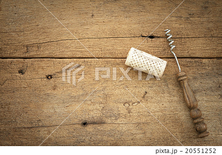 Wine cork and corkscrew on wooden table Wine cork and corkscrew on wooden table 20551252