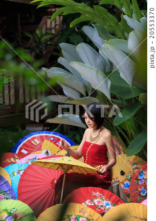 Thai Woman In Traditional Costume Thai Woman In Traditional Costume 20553370