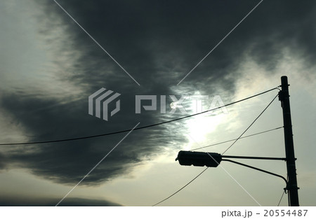雲と太陽の逆光 20554487