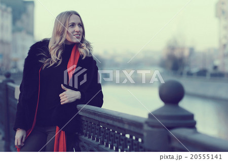 city woman's happiness 20555141