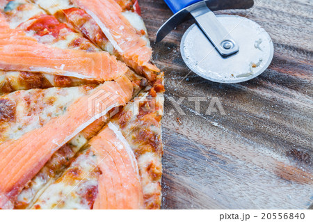 Salmon pizza Salmon pizza 20556840