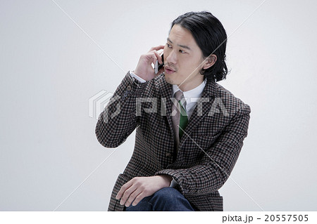 スーツを着た男性 スーツを着た男性 20557505