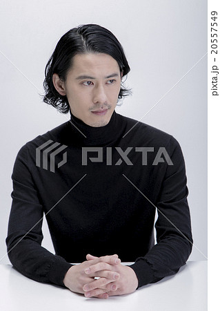 モードスタイルの男性 20557549