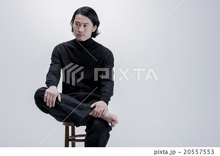 モードスタイルの男性 20557553