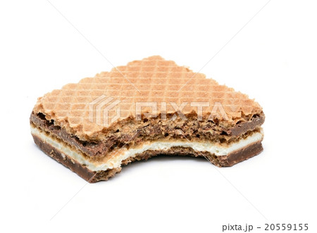 Bitten hazelnut wafer 20559155