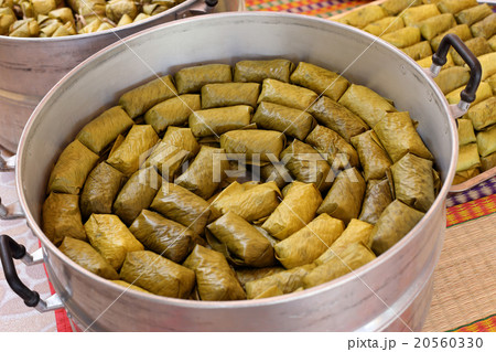 Bananas with Sticky Rice, Traditional Thai dessert Bananas with Sticky Rice, Traditional Thai dessert 20560330