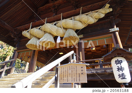 信州 諏訪 諏訪大社 諏訪神社の総本山 下社秋宮 神楽殿 注連縄 横俯瞰 信州 諏訪 諏訪大社 諏訪神社の総本山 下社秋宮 神楽殿 注連縄 横俯瞰 20563188
