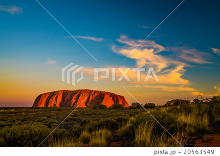 エアーズロック(ウルル)の夕焼け 20563549