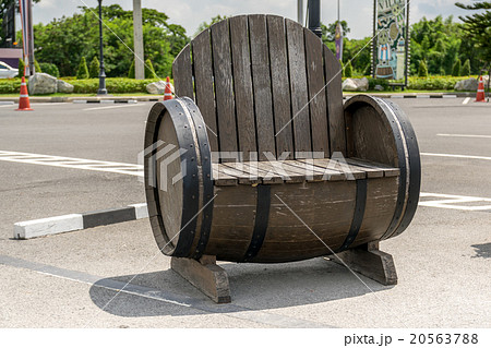 wooden chair 20563788