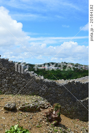 中城城跡の外壁（沖縄県中頭郡北中城村･中城村） 20564182