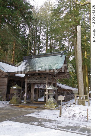 信州　諏訪　諏訪大社　諏訪神社の総本山　上社本宮　入口御門　全景俯瞰縦 20564226