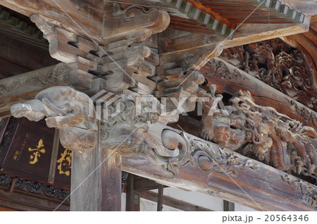 信州　松本の文化財　無極寺（むごくじ）本堂の彫刻　諏訪立川流の名工の建築と彫刻 20564346