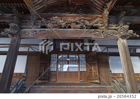 信州　松本の文化財　無極寺（むごくじ）本堂　扁額正面横　諏訪立川流の名工の建築と彫刻 20564352