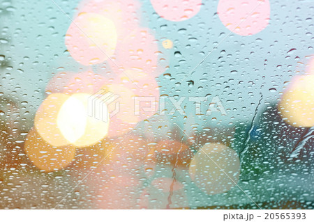 Rain drops on window with light bokeh. 20565393