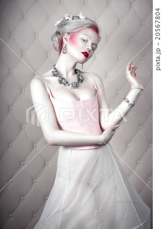 Beauty portrait of a blonde model with rosy cheeks 20567804