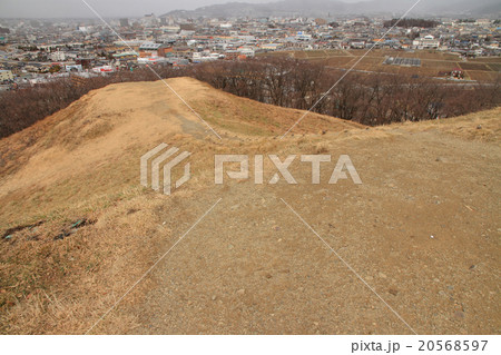 国史跡　弘法山古墳（後方部墳頂南西からの前方部） 20568597