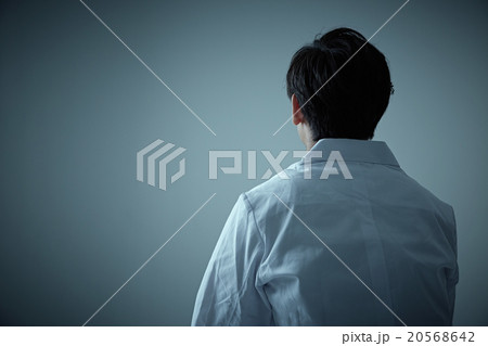 落込む医者 20568642