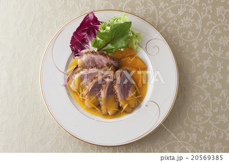 鴨のロティ ビガラードソース 鴨のロティ ビガラードソース 20569385