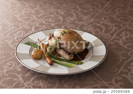 仔鳩のロティ マディラソース 仔鳩のロティ マディラソース 20569389