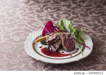 和牛のステーキ　フォアグラ添え 20569415