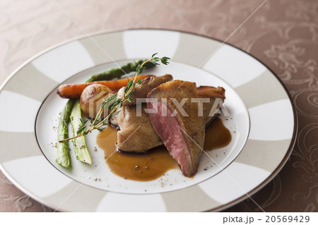 仔鳩のロティ　マディラソース 20569429