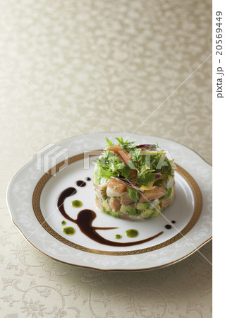 サーモンとアボカドのタルタル 20569449