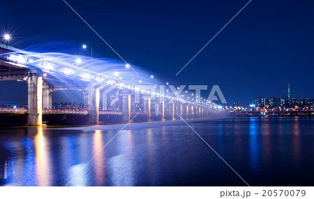 Rainbow fountain show at Banpo Bridge in Korea. 20570079