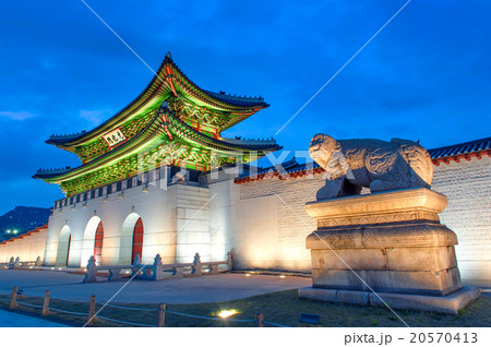 Gyeongbokgung palace at night in Seoul, Korea. 20570413