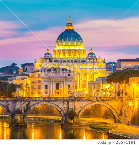 View at St. Peter's cathedral in Rome, Italy 20571191