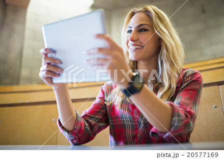 Smiling female student using tablet 20577169
