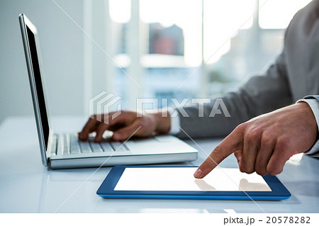 Close up view of a businessman desk 20578282