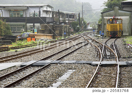 鉄道 輸送 運ぶ 20583768