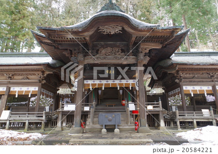 信州諏訪の神さま 手長(てなが)神社 拝殿正面横 江戸時代の建築物のある神社 信州諏訪の神さま 手長(てなが)神社 拝殿正面横 江戸時代の建築物のある神社 20584221