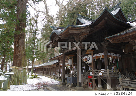 信州諏訪の神さま　手長（てなが）神社　拝殿俯瞰横　江戸時代の建築物のある神社 20584224