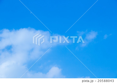 空　雲　青い空　白い雲　合成用背景素材　写真素材　コピースペース 20588043