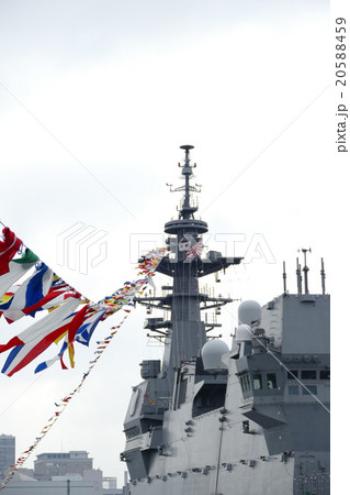 いずも　護衛艦　横浜　大桟橋 20588459
