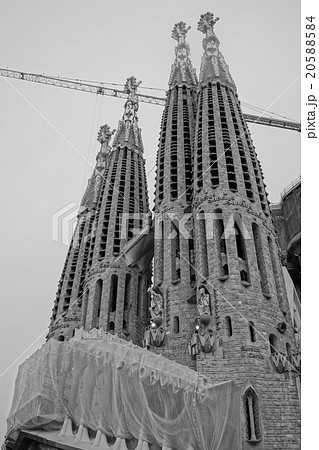 モノクロのサグラダファミリア 20588584