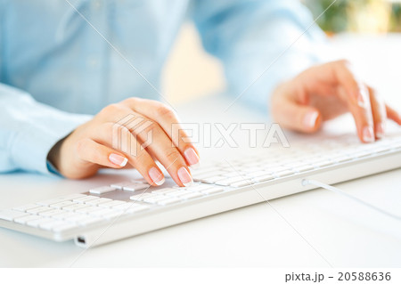 Woman office worker typing on the keyboard Woman office worker typing on the keyboard 20588636