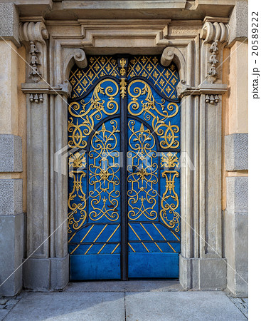 Traditional european facade with entance door 20589222