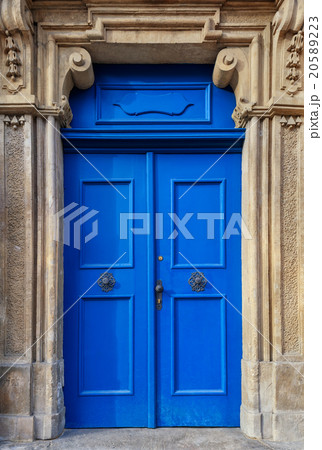 Traditional european facade with entance door 20589223